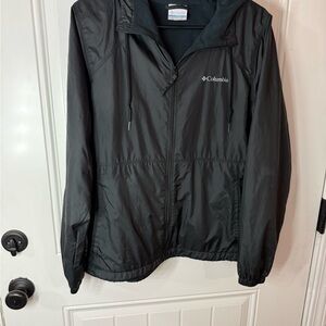 Columbia black windbreakee Hooded Jacket MEDIUM